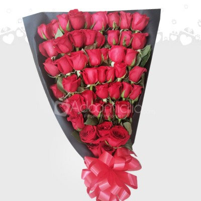 Regalo de Amor y Amistad  Arreglo floral de rosas rojas